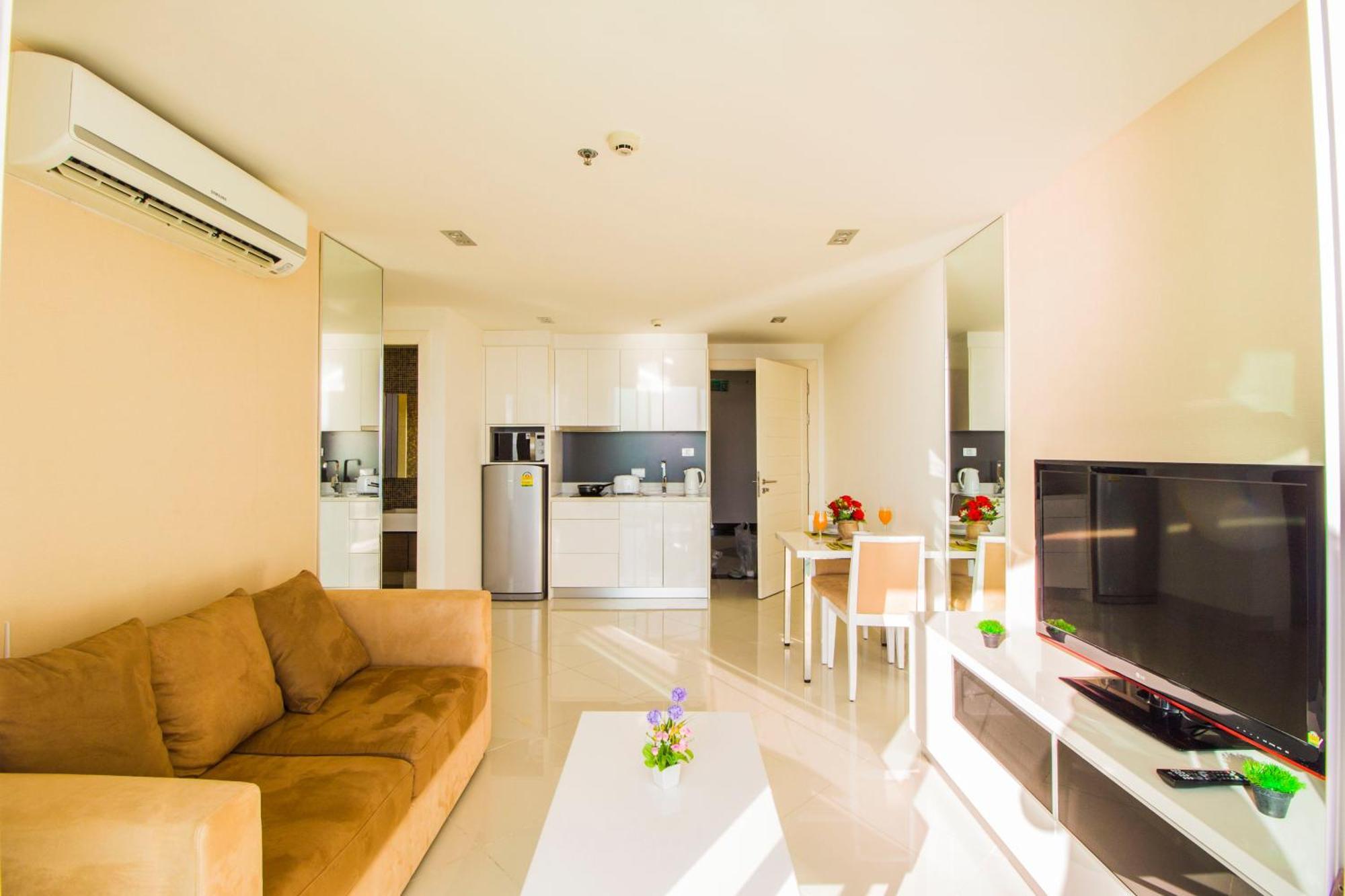 The View Cosy Beach By Pattaya Sunny Rentals Экстерьер фото